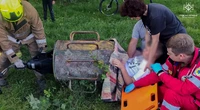 Лубни: рятувальники визволили дитину з труби