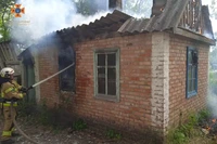 Нікопольський район: вогнеборці ліквідували пожежу в покинутій будівлі
