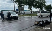 На Буковині слідчі поліції задокументували ДТП, в якій травмувався мотоцикліст