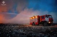 У Сумській області рятувальники локалізували масштабне загоряння на сміттєзвалищі