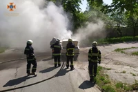 М. Кам’янське: вогнеборці загасили палаючий автомобіль