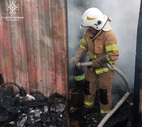 На Конотопщині вогнеборці ліквідовуючи загоряння літньої кухні, врятували житловий будинок
