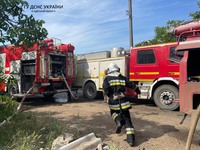 Білгород-Дністровський район: Рятувальники разом із працівниками місцевої пожежної команди врятували від знищення житловий будинок та літню кухню