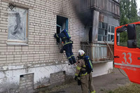 Нікопольський район: ліквідуючи пожежу у багатоповерхівці, надзвичайники врятували жінку та чоловіка