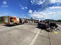 Житомирський район: рятувальники деблокували двох жінок з понівеченої внаслідок ДТП автівки