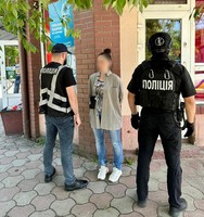 На Ужгородщині поліція затримала наркоторговку: у підозрюваної вилучили розфасований амфетамін