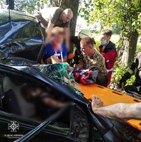 Київська область: внаслідок дорожньо-транспортної пригоди загинула жінка, з автомобіля деблоковано чотирьох дітей