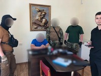 Оренда без аукціону: Поліція Київщини викрила зловмисника, який вимагав неправомірну вигоду