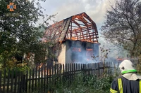 Павлоградський район: надзвичайники ліквідували пожежу у дачному будинку