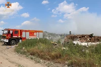 Дніпровський район: вогнеборці ліквідували пожежу на території полігону для переробки твердих побутових відходів