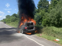 Львівський район: вогонь знищив автомобіль