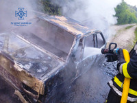 Золочівський район: вогонь знищив автомобіль