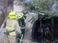 У Рівненському районі рятувальники ліквідували пожежу в господарчій будівлі