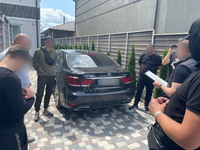 Хабар у 20 тисяч доларів: Поліцейські Київщини викрили сільського голову та його підлеглих у вимаганні та одержанні неправомірної вигоди