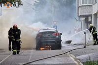 Дніпровські вогнеборці загасили палаючу автівку