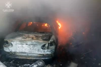 Синельниківський район: ліквідовано пожежу в гаражі з транспортним засобом