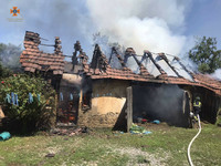 Бійці ДСНС спільно з вогнеборцями МПК врятували житловий будинок від пожежі