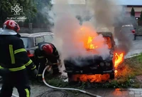 Вранці у Львові вогнеборці ліквідували пожежу в автомобілі ВАЗ-2106