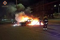 М. Дніпро: надзвичайниками ліквідовано загорання легкового автомобіля