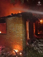 Миргородський район: рятувальники ліквідували пожежу в занедбаній господарчій будівлі