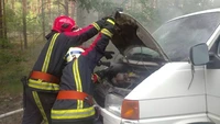 Вогнеборці Вараського району оперативно ліквідували пожежу в автомобілі, що загорівся під час руху
