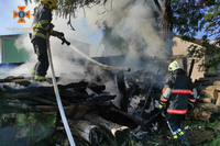 Бійці ДСНС ліквідували пожежу на території приватного домоволодіння