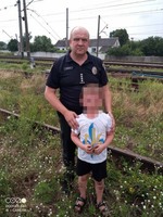 На Харківщині поліцейські виявили загублену дитину та повернули її матері