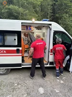 Рахівські гірські рятувальники надали допомогу туристу, якому стало зле в горах