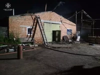 Романів: рятувальники ліквідували пожежу на даху цеха по виготовленню паливних брикетів