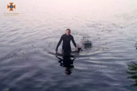 Дніпровський район: водолази-рятувальники доправили до берега тіло потонулого чоловіка