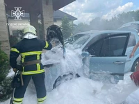 Львівський район: вогнеборці врятували від повного знищення вогнем автомобіль «Renault Scenic»
