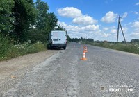 Поліцейські розслідують ДТП в Чернівецькому районі, в якій травмувався велосипедист