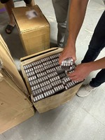 (ВІДЕО) Ділки відправляли сигарети поштовою компанією на Закарпаття з метою контрабанди до Словаччини