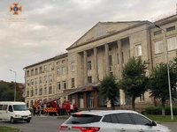 Кропивницький: рятувальники ліквідували займання на балконі будівлі