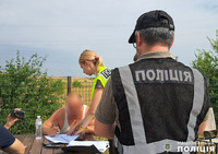 Мільйон гривень за збір врожаю – миколаївські слідчі поліції затримали фермера за підкуп правоохоронця