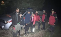 Впродовж минулої ночі рятувальники відшукали дві групи туристів, які заблукали у горах.