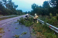 Рятувальники Хмельниччини у режимі нон-стоп ліквідовують наслідки сильного буревію, що пройшов на півдні області
