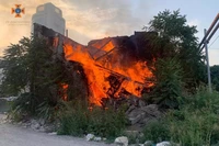 М. Дніпро: вогнеборці приборкали пожежу у двоповерховій неексплуатуємій будівлі