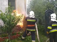 У Лебедині рятувальники оперативно ліквідували загоряння газового стояку в приватному домоволодінні