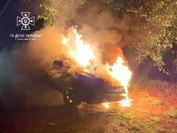 Червоноградський район: вогнеборці ліквідували пожежу в автомобілі "Hyundai Santa Fe"