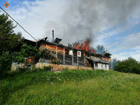 Тячівські рятувальники загасили пожежу в дерев’яному житловому будинку