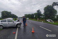 Слідчі встановлюють обставини ДТП на Звенигородщині, у якій загинув водій та травмувалося двоє осіб