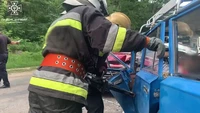 У Шостці під час ліквідації наслідків ДТП рятувальники звільнили чоловіка з понівеченого авто