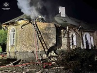 Київська область: рятувальники ліквідували наслідки падіння уламків шахідів у Бучанському районі