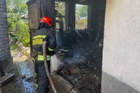 М. Дніпро: вогнеборці ліквідували займання гаража з автомобілем всередині