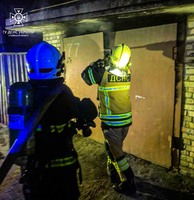 Бучанський район: рятувальниками ліквідовано загорання автомобіля в середині гаражного приміщення