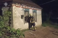 Дніпровський район: внаслідок пожежі травмовано двох жінок, одну з яких врятували вогнеборці