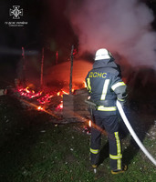 Білоцерківський район: рятувальниками ліквідовано загорання тимчасової дерев`яної споруди