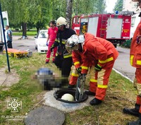 Київська область: рятувальниками піднято з каналізаційного люку тіла двох чоловіків