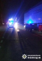 Водій вантажівки наїхав на 17-річну дівчину: поліцейські розслідують обставини ДТП на трасі Одеса – Рені